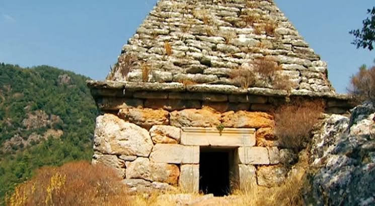  40 YIL TÜRBE SANILAN YER DÖVÜŞÇÜ DİAGORAS'A AİT ÇIKTI